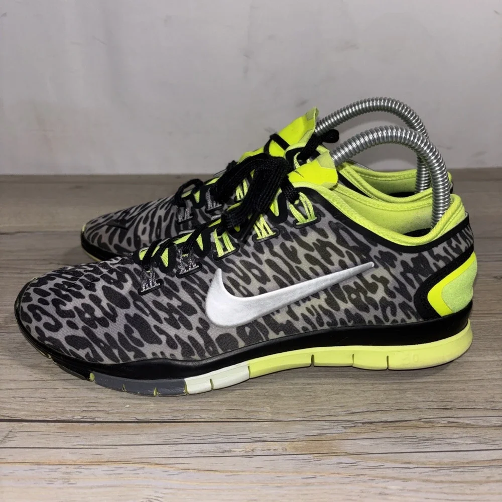 Nike Free TR Connect 2 Women's Sz 8 M Athletic Shoes Sneakers Animal Print